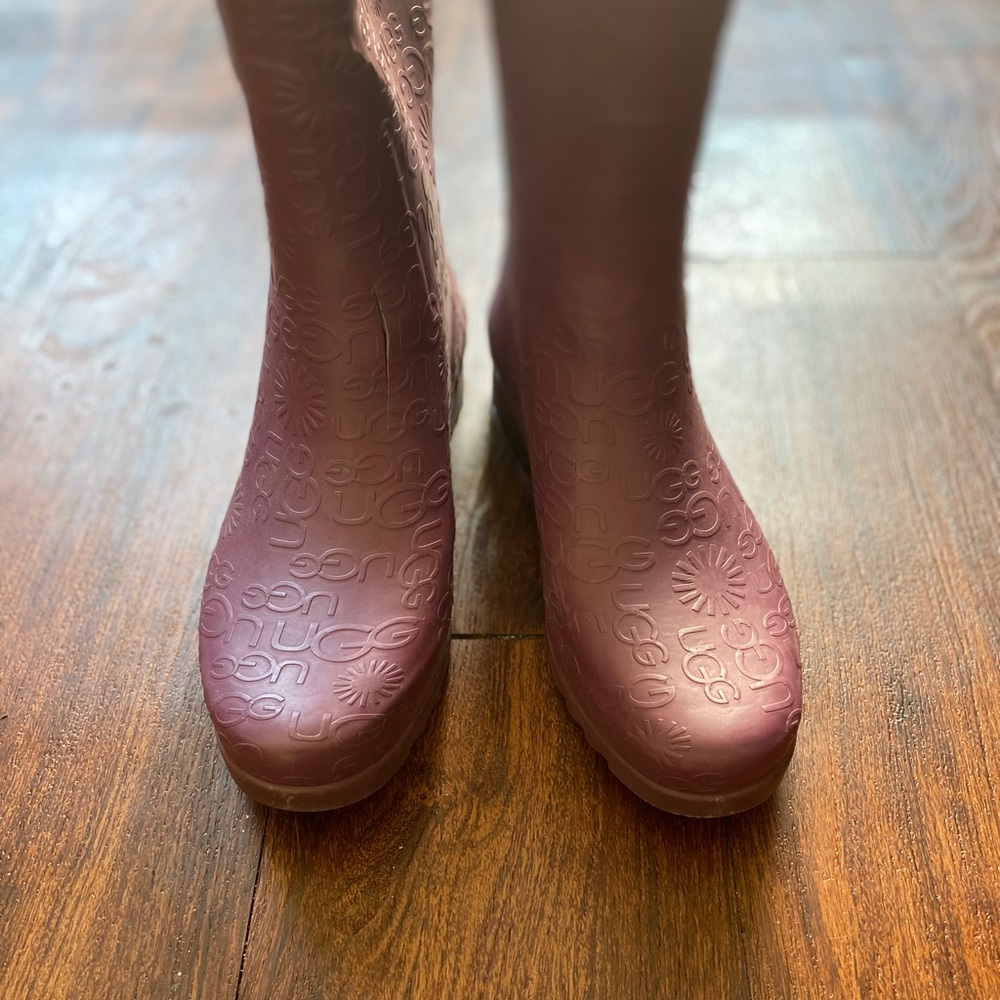 Stunning Ugg rain boots!!